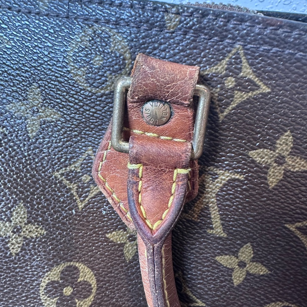 Pre-Owned Authentic Vintage Louis
Vuitton Monogram Speedy 30 - Picture 7 of 16